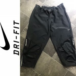 ✨Nike Dri Fit Zip Pocket Capri✨